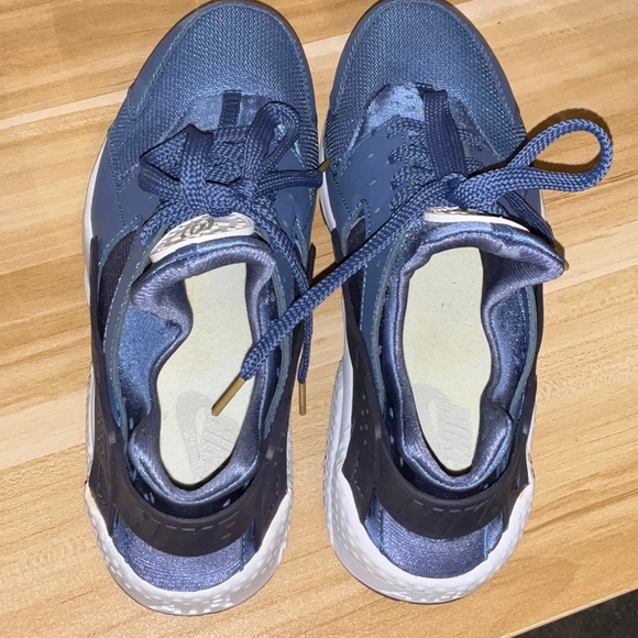 🚨NEW🚨 NIKE HUARACHE MEN 9.5 - Picture 5 of 6